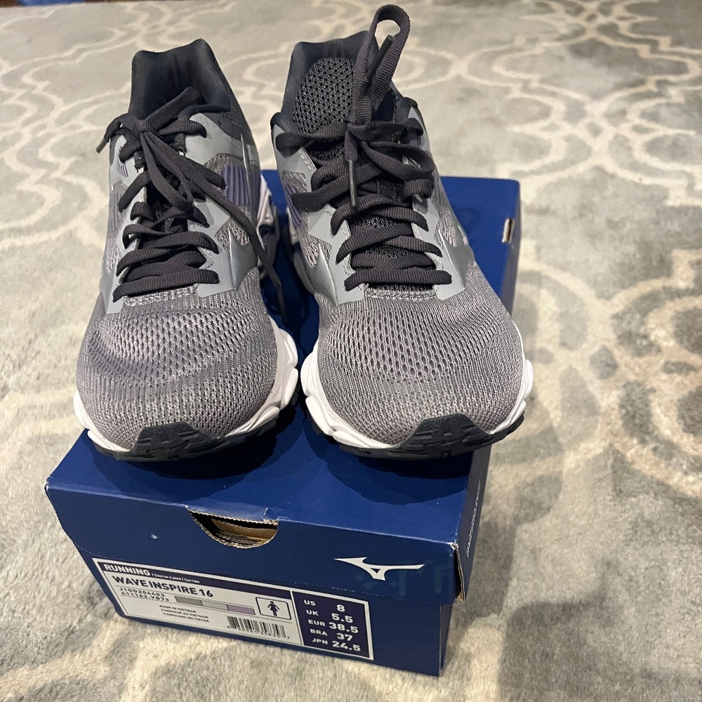 NWOT Mizuno Wave Inspire 16 Size 8 Running ShoesGrey Purple